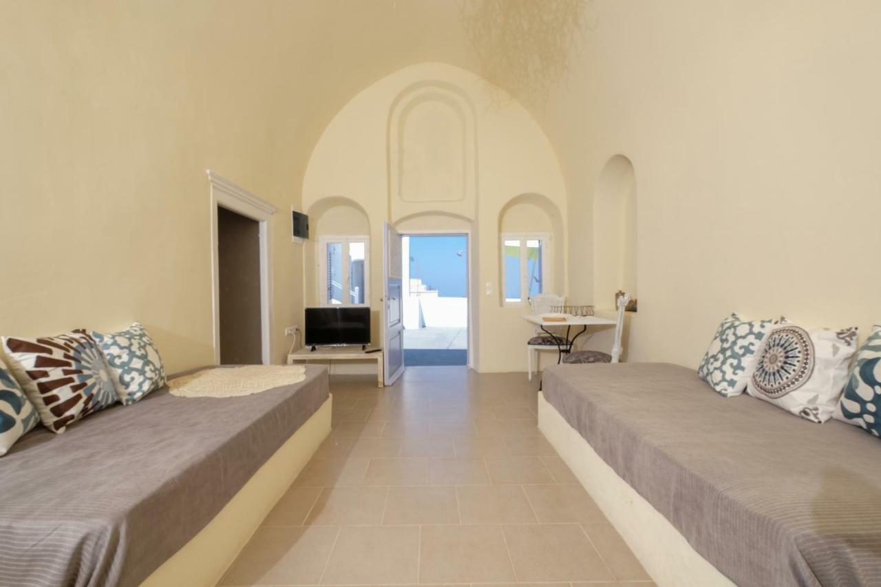 Deltami Santorini Apartment Pyrgos Kallistis Exterior photo